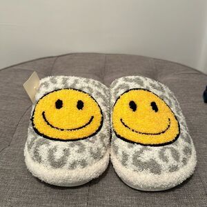 NWT ComfyLux Sherpa slippers